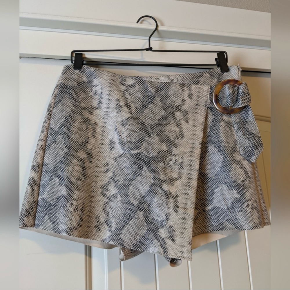 Zara Asymmetrical Snake Print Skort Womens Medium size